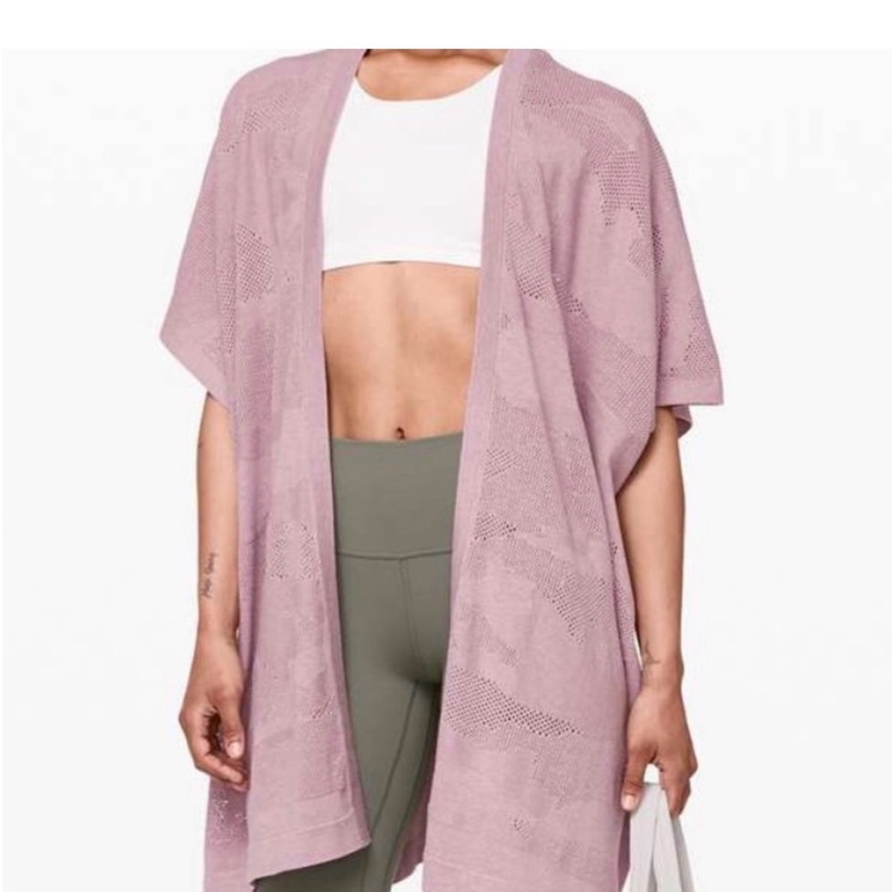 Lululemon "Find Your Light" Wrap in the color Heathered Vintage Mauve.